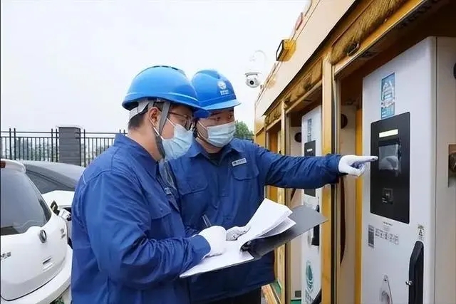 全省首個！ups應(yīng)急充電艙亮相濰坊西服務(wù)區(qū)